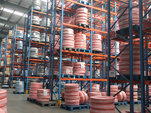 鋼絲編織液壓膠管：特點和應用